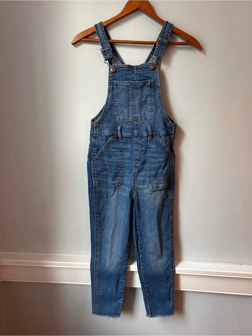 OshKosh B'gosh Girls Denim Overalls Blue Jeans Size 8 Adjustable Straps Raw Hem